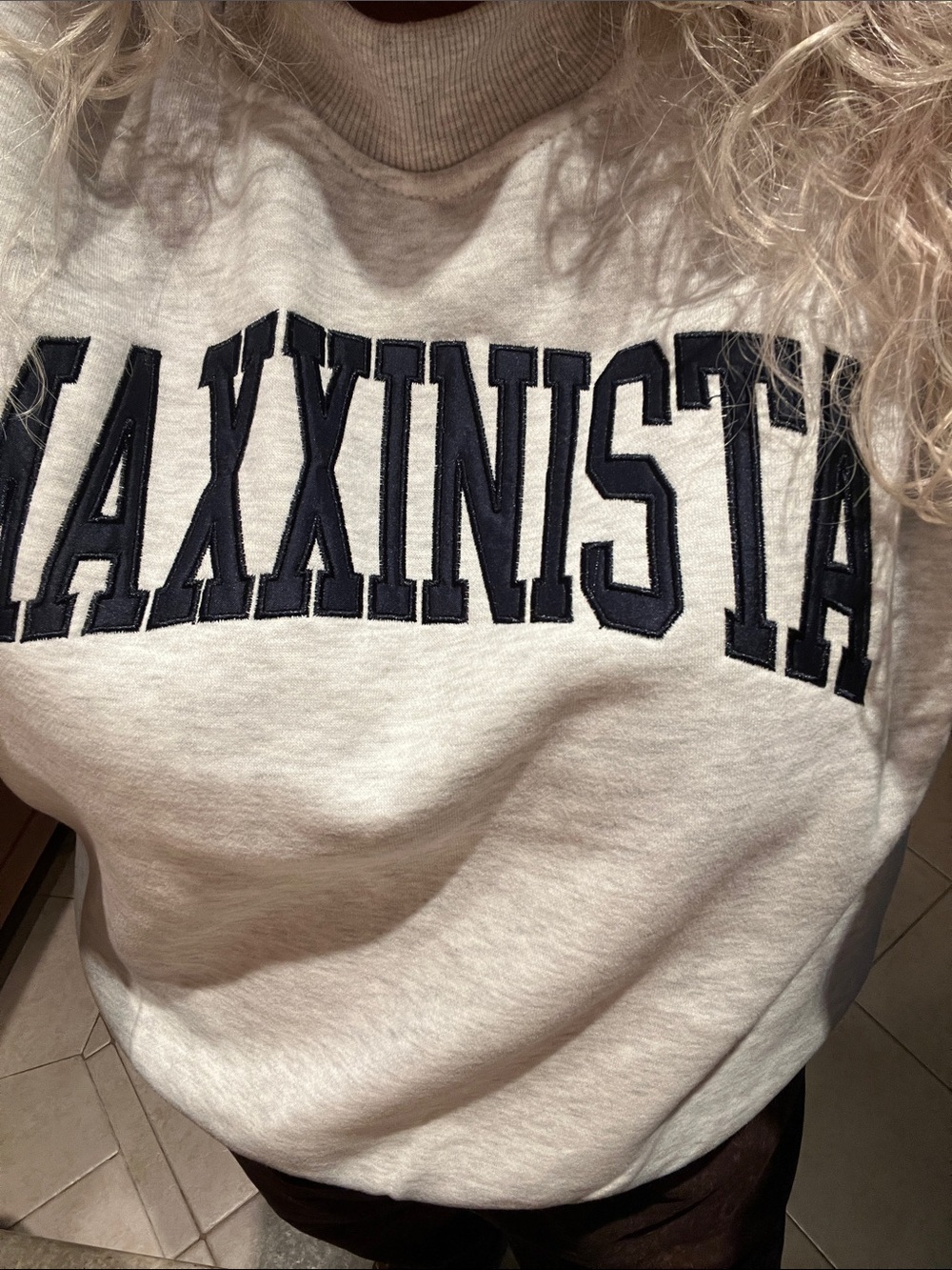 MAXXINISTA Cream Crewneck Sweatshirt with Navy Appliqué